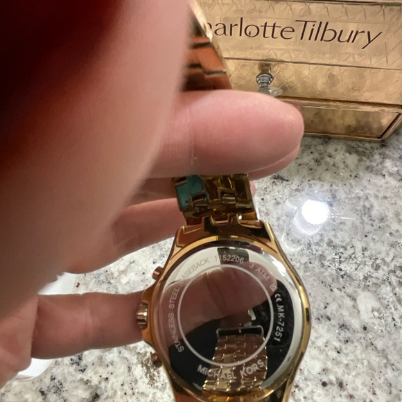 Michael Kors Rose Gold Watch - Picture 6 of 7